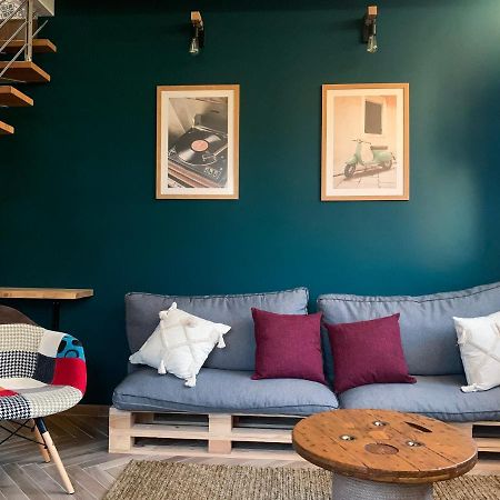 Charming Attic Apartment With Balcony & Swimming Pool Desenzano del Garda Eksteriør billede