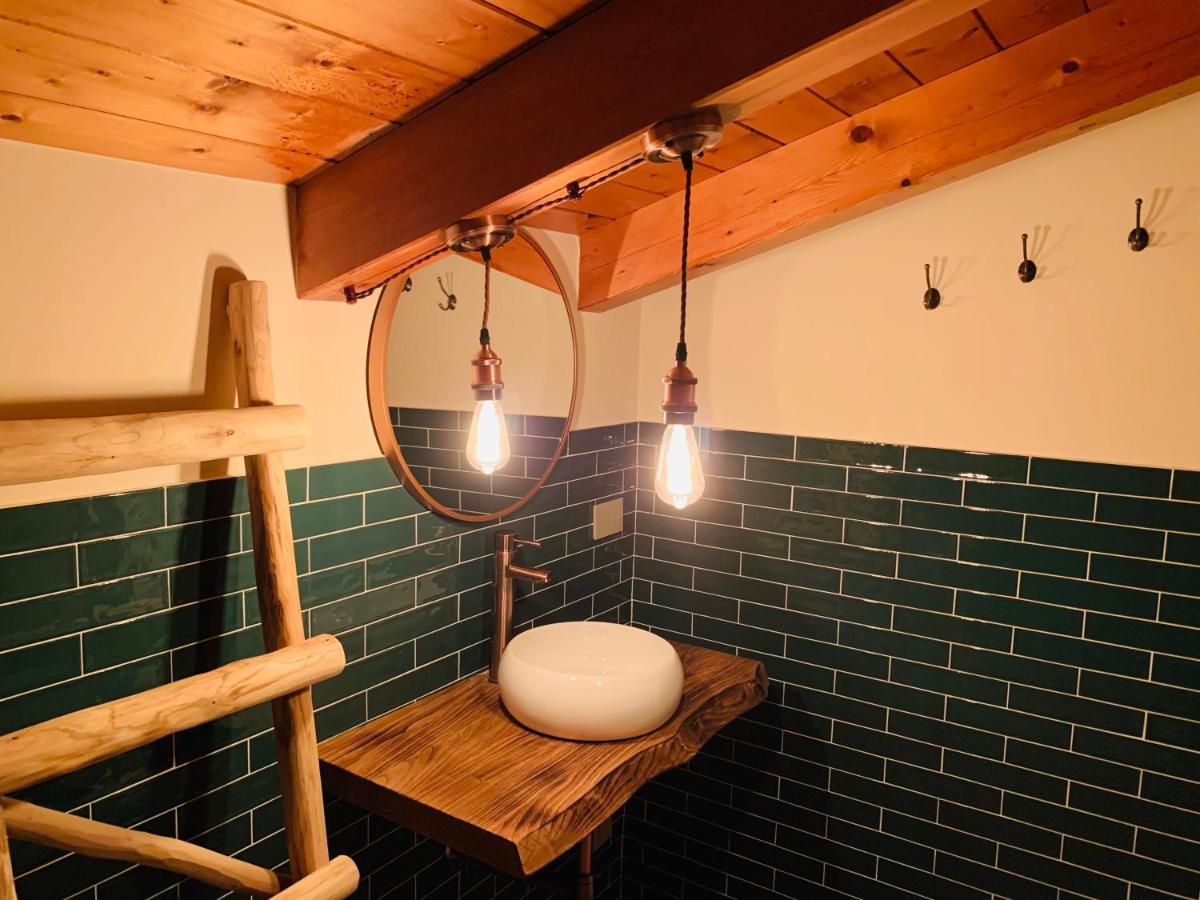 Charming Attic Apartment With Balcony & Swimming Pool Desenzano del Garda Eksteriør billede