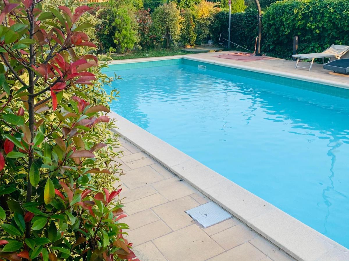 Charming Attic Apartment With Balcony & Swimming Pool Desenzano del Garda Eksteriør billede