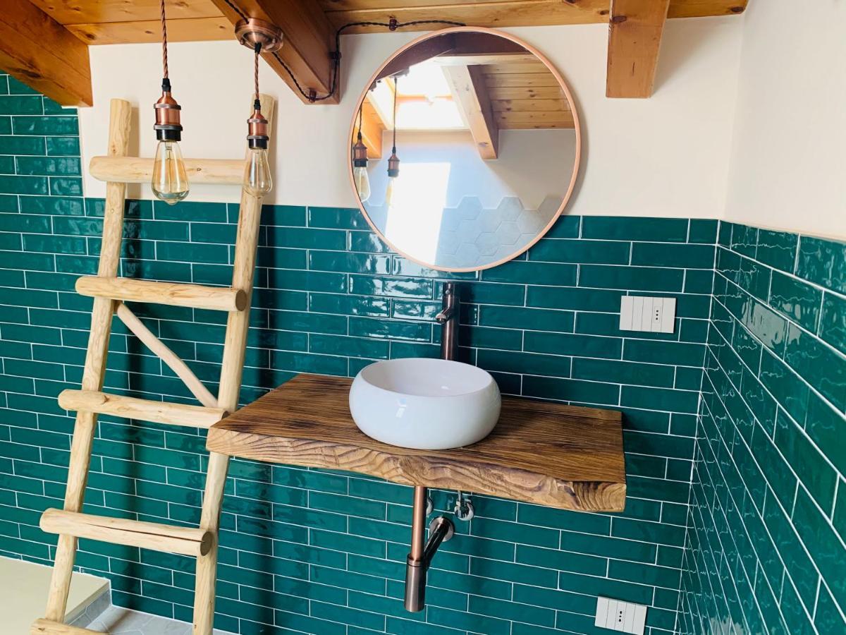 Charming Attic Apartment With Balcony & Swimming Pool Desenzano del Garda Eksteriør billede