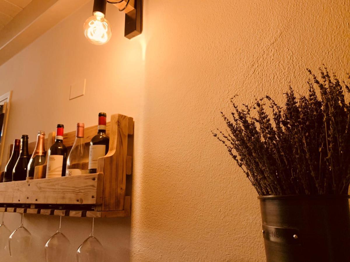 Charming Attic Apartment With Balcony & Swimming Pool Desenzano del Garda Eksteriør billede
