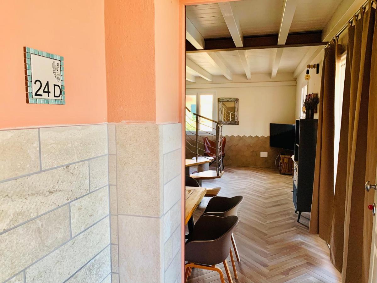 Charming Attic Apartment With Balcony & Swimming Pool Desenzano del Garda Eksteriør billede